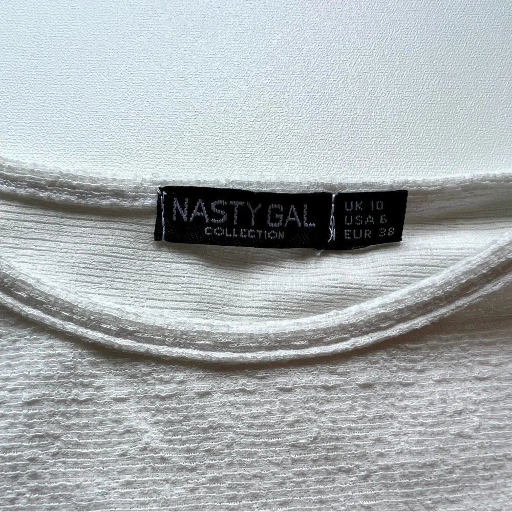 Nasty Gal White Long Sleeve Cropped Top - Picture 3 of 6